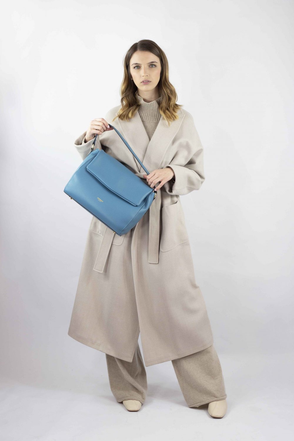 borsa betta blu cielo avenue 67