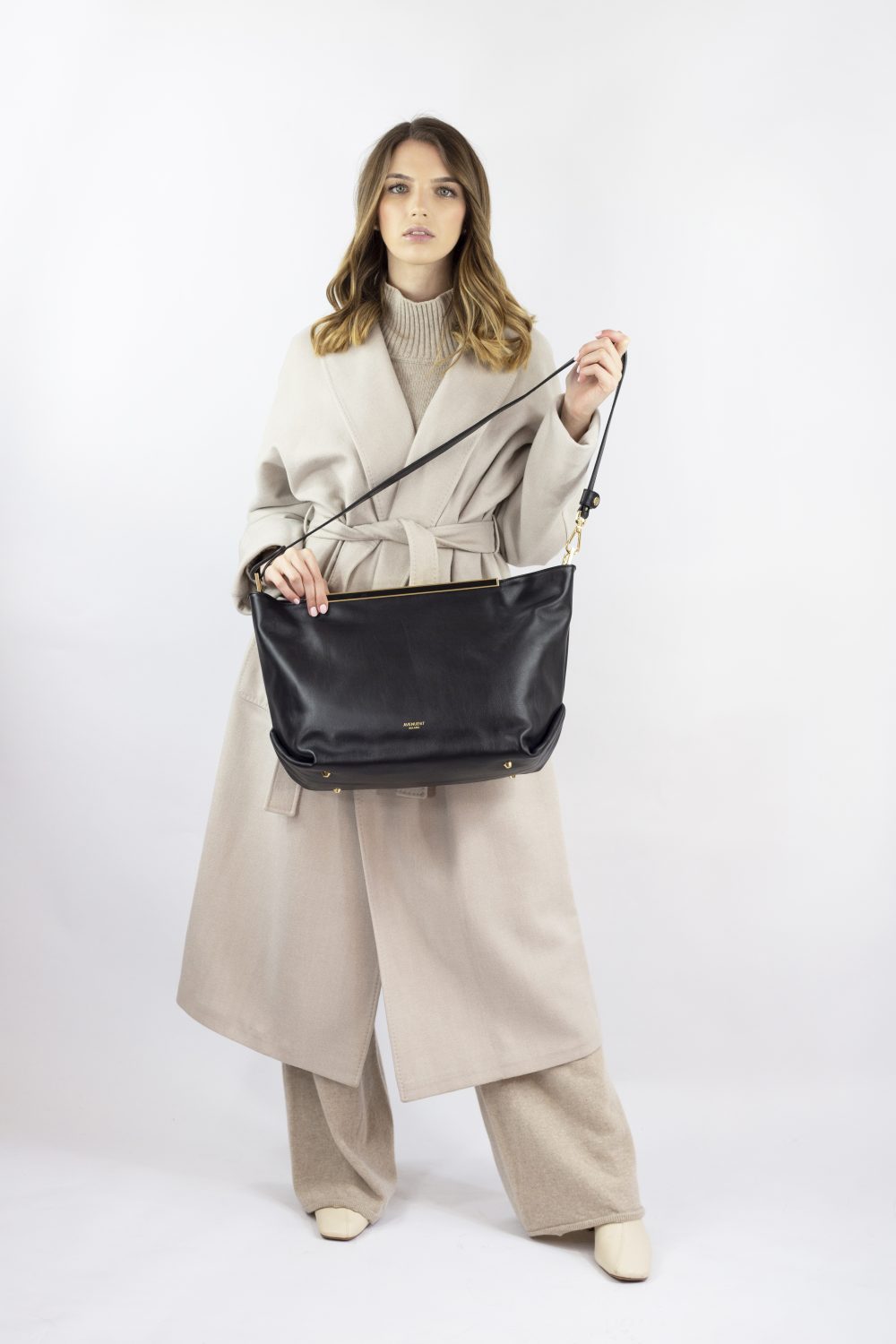 borsa india nero avenue 67