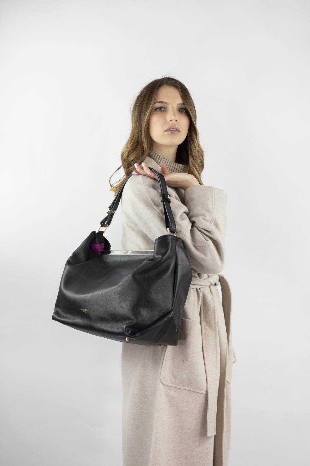 borsa india nero avenue 67